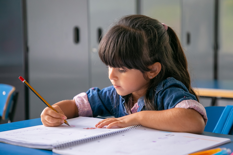 psicólogo para niños - niño en terapia psicológica